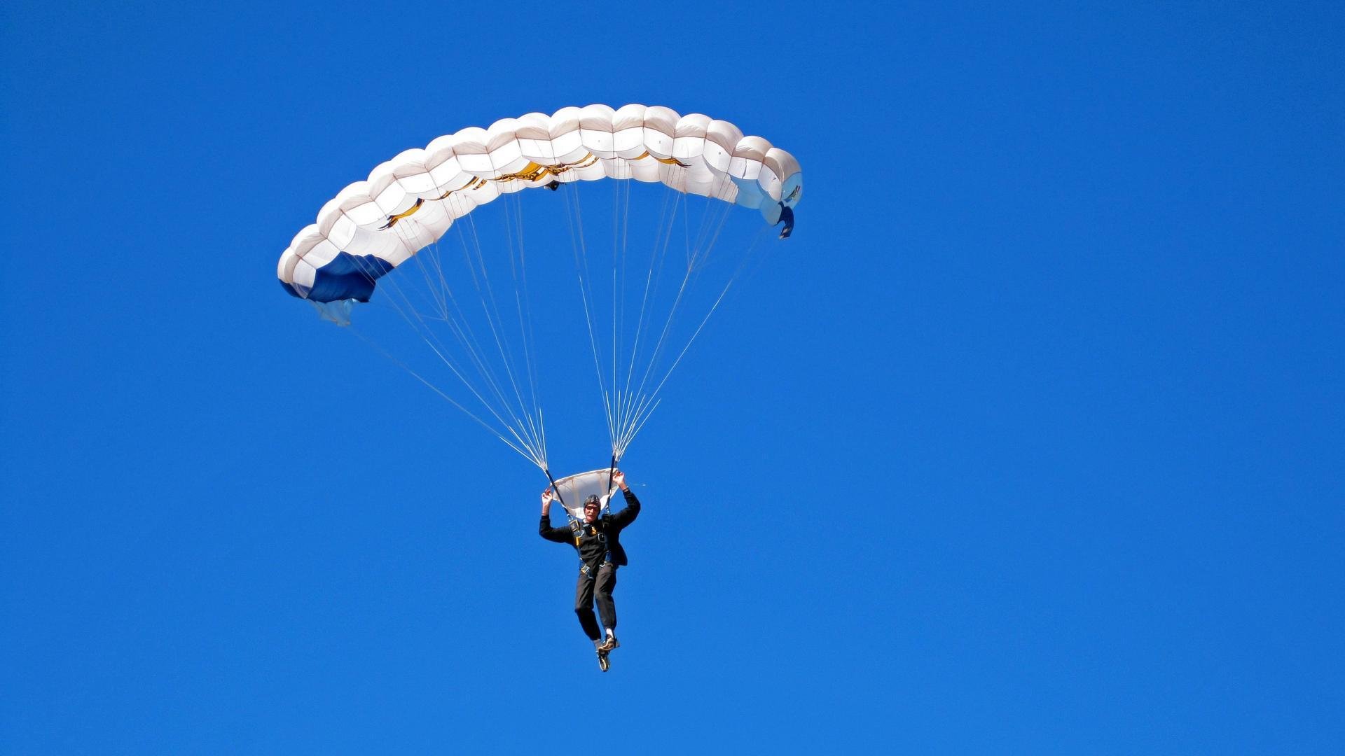 “德甲争冠集团逐渐成形,豪门持续发力”,德甲冠军规则