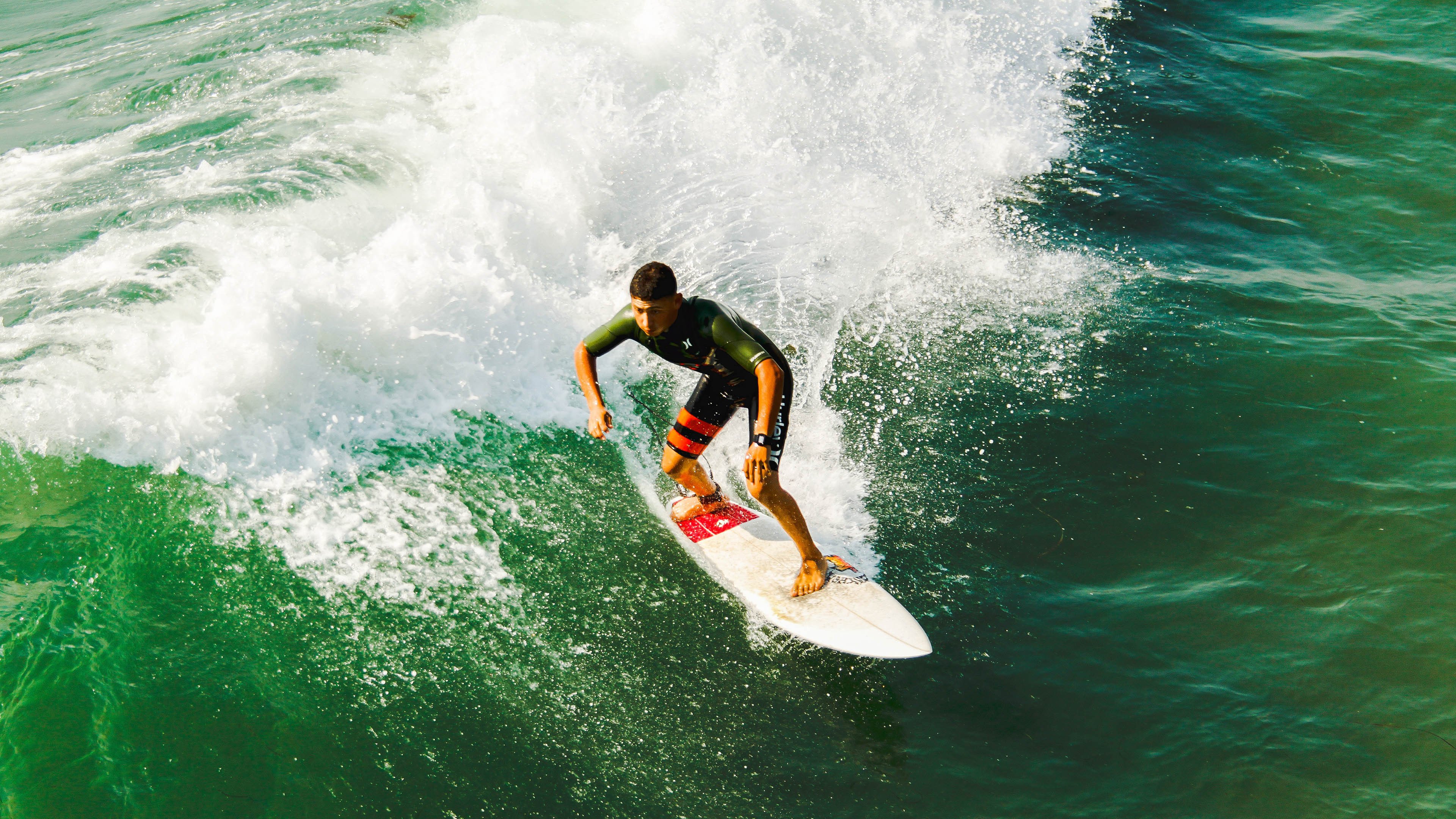 “英超奋勇拼搏,比赛节奏紧凑精彩”,英超的比赛