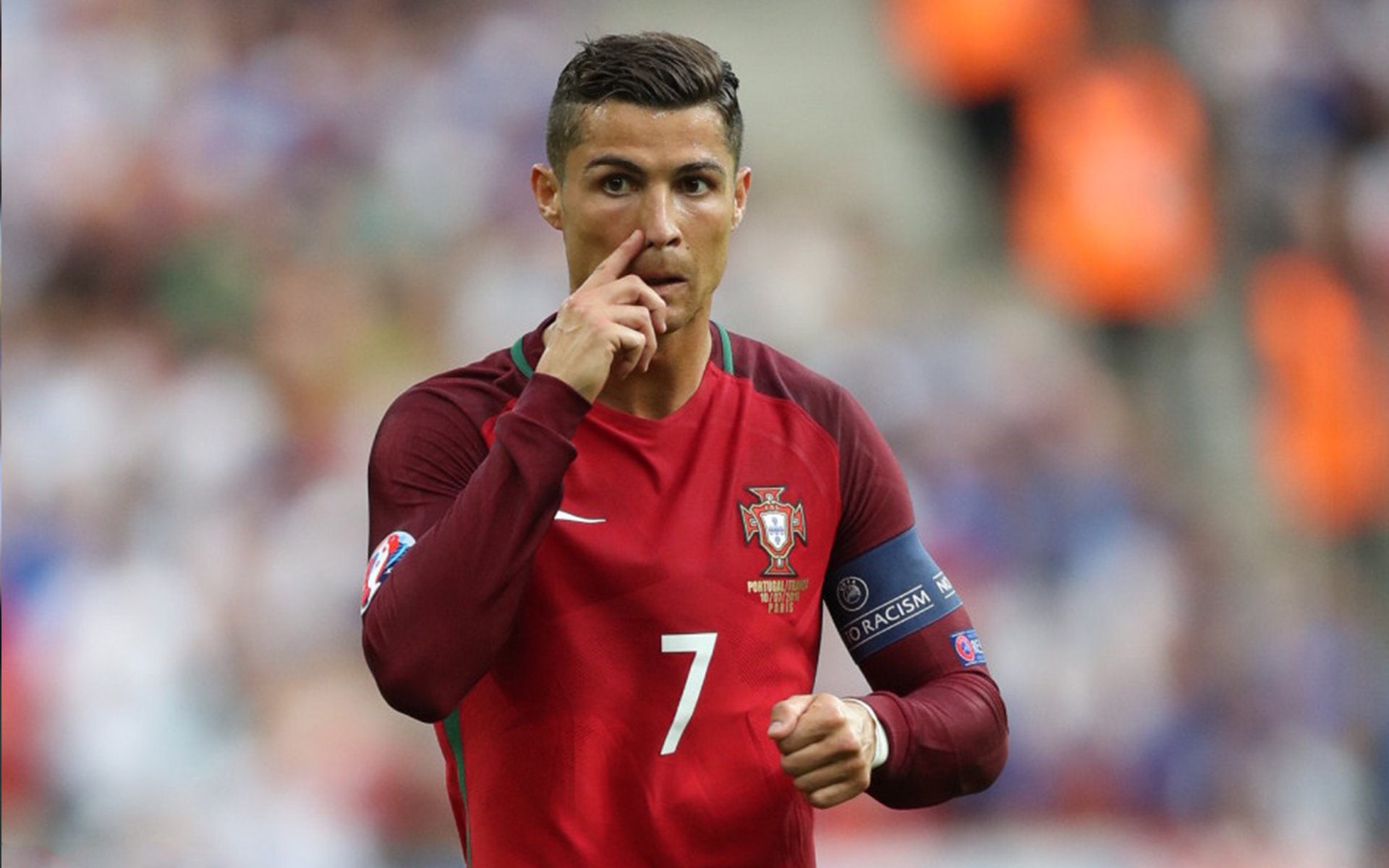 德国马术协会建立马匹基因数据库,促进马匹选育与训练。,德国马术选手痛哭